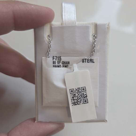 Marathon Hand Engraved Heart Locket - Picture 3 of 6